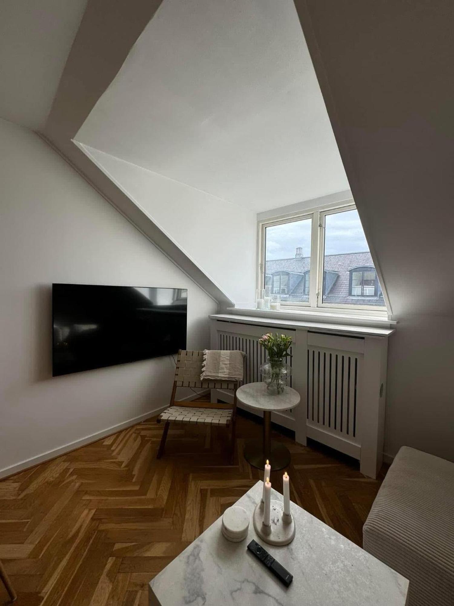 Stunning By The Lakes Appartement